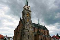 Nymburský kostel svatého Jiljí, z jehož ochozu je jedna z nejkrásnějších vyhlídek na město.