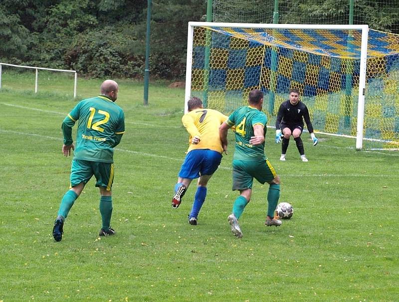 Z fotbalového utkání okresního přeboru Všejany - Přerov (1:2)