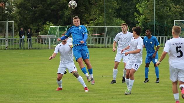 Z fotbalového utkání krajského přeboru Poříčany - Horky