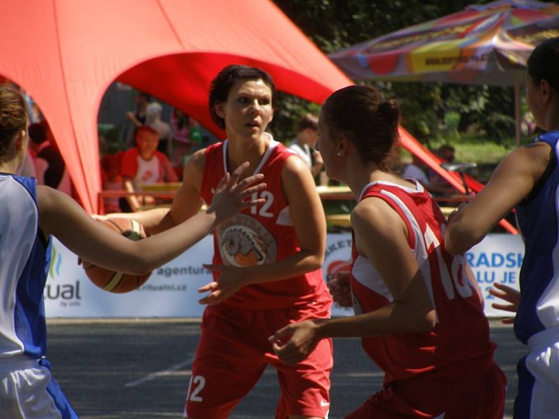 Basketbalové oslavy v Poděbradech měly hlavně sportovní charakter