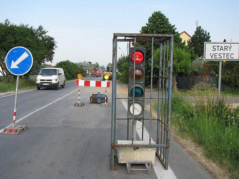 Omezení dopravy se po dokončení prvního úseku posune na dalších sto metrů silnice.