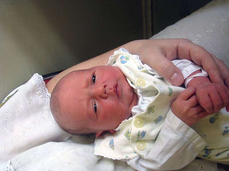 V nymburské porodnici se 23. února v 1.50 hodin narodil Tomáš Müller. Manželé Petra a Ivo Müllerovi mají radost, že se jim povedl páreček. Doma v Nymburce se na Tomáška už těšila šestiletá Sabina. Při porodu malý princ vážil 3 390 g a měřil 50 cm.