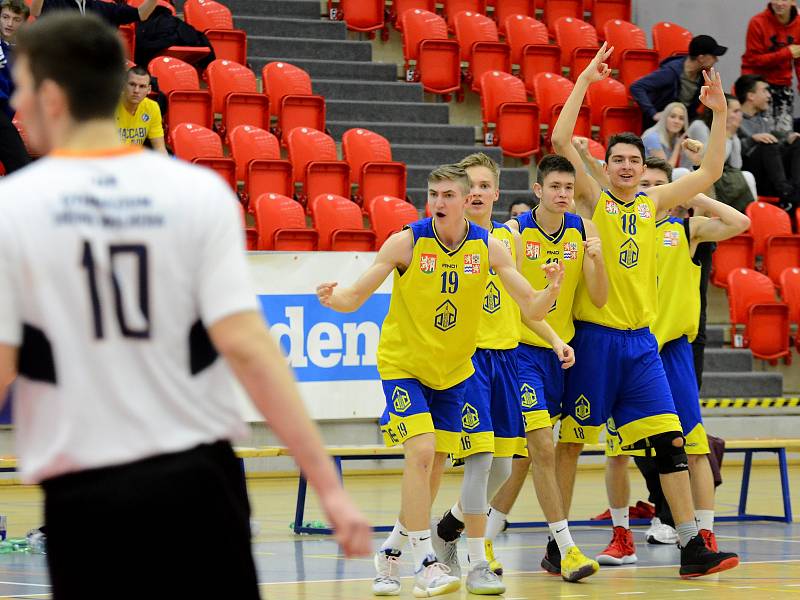 Nymburské Gymnázium Bohumila Hrabala vyhrálo Sportovní ligu středních škol v basketbalu.