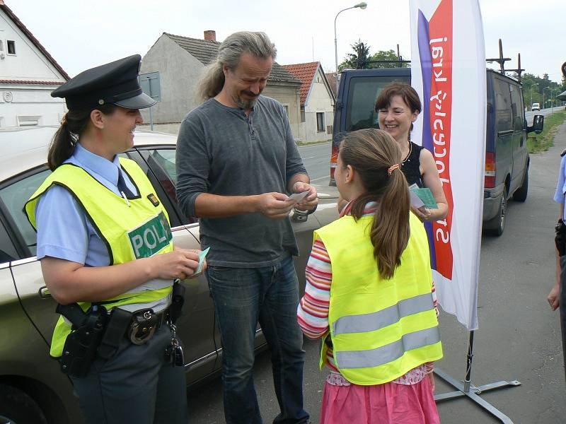 Při dopravní akci asistovaly děti z Kostelní Lhoty