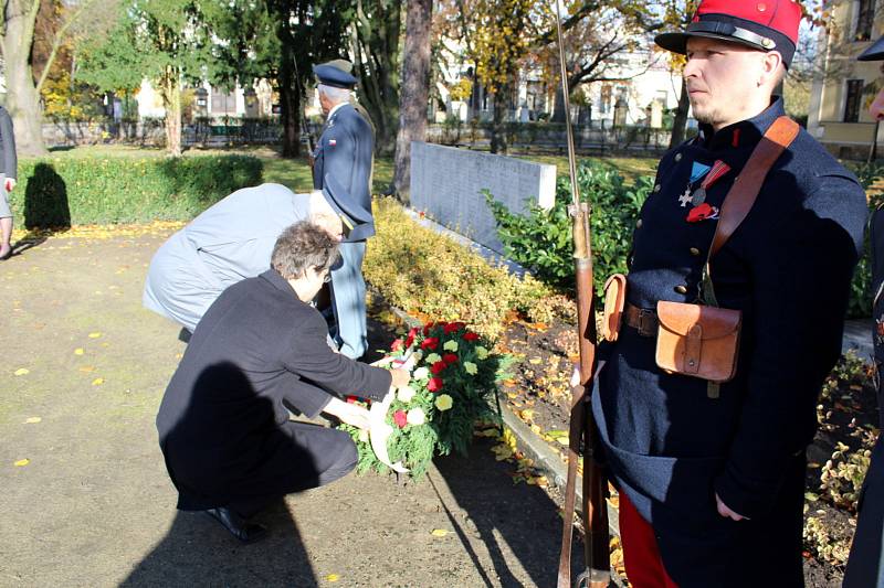 Slavnostní shromáždění s položením věnce se konalo v sobotu symbolicky od 11. 11 hodin v Parku hrdinů v Nymburce.