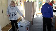 V pátek úderem 14. hodiny začalo i pro velkou část nymburského regionu druhé kolo senátních voleb.