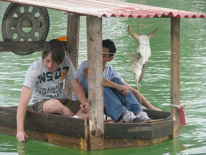 Neckyáda v Kamenném Zboží pobavila diváky na místním koupališti