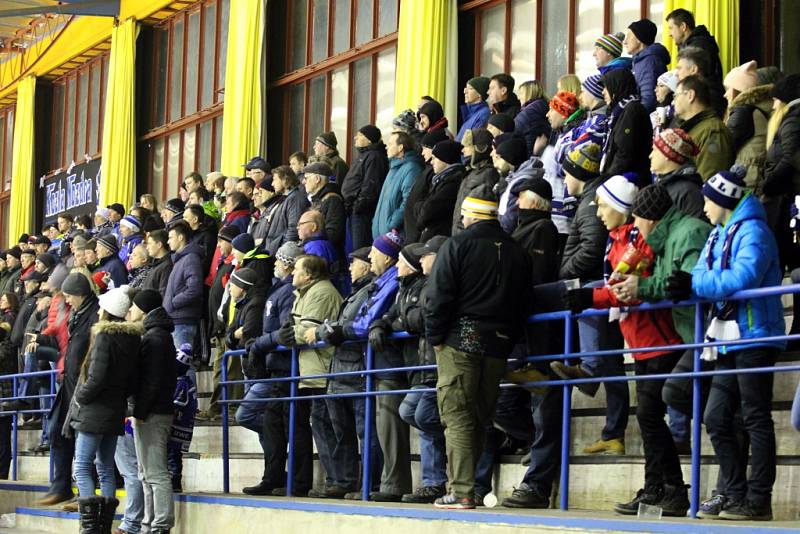 Z hokejového utkání play off druhé ligy Nymburk - Kolín (1:0 pp)