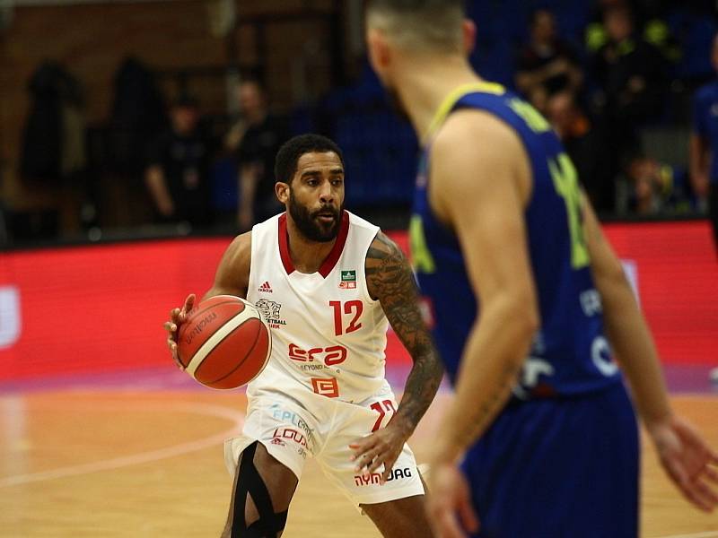 Z basketbalového utkání Kooperativa NBL Nymburk - Opava (91:82)