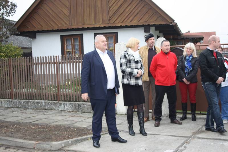 V Krchlebech slavnostně otevřeli Loučeňskou ulici