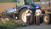 U Odřepes zemřel motorkář, jeho slpolujezdec byl vážně zraněn.