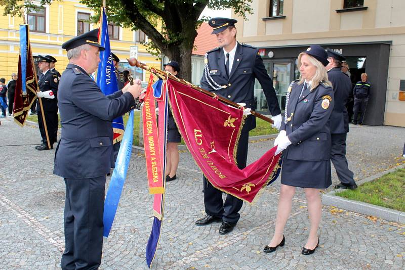 Velká sláva se uskutečnila v sobotu odpoledne na hlavním náměstí v Sadské. Ve zdejší opravené budově bylo otevřeno první důstojné hasičské muzeum v rámci širokého regionu.