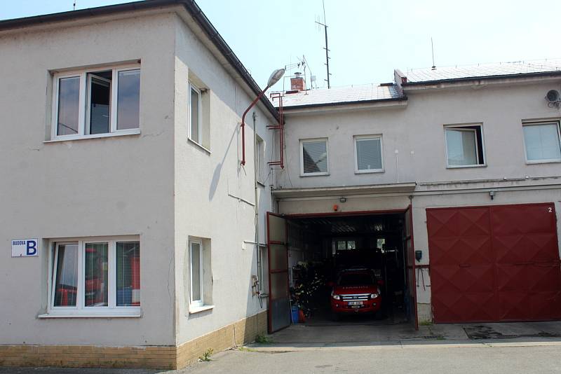 Dosavadní sídlo dobrovolných hasičů na dvoře HZS Nymburk.
