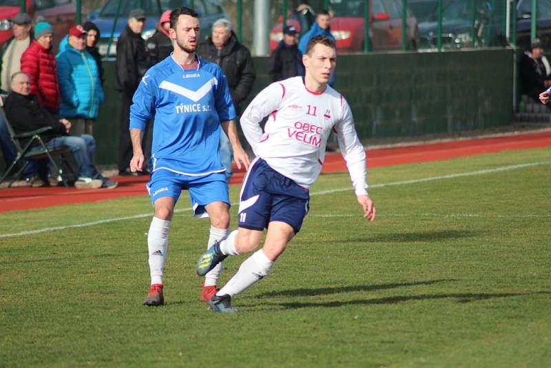 Z přípravného fotbalového utkání Velim - Poříčany (2:1)