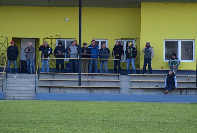 Fotbalisté Běrunic prohráli doma s rezervou poděbradské Bohemie 1:4.