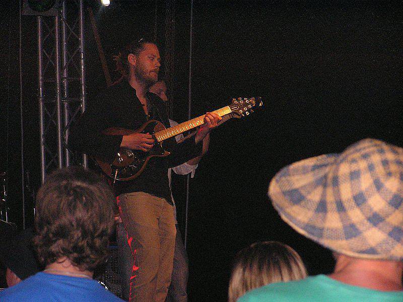 Druhý ročník ska a reggae festivalu u jezera v Sadské roztančil přes tisíc lidí.