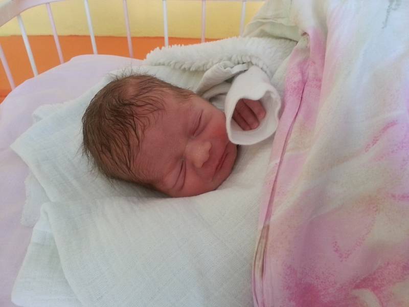 SEBASTIAN JE DOMA V NYMBURCE. Sebastian Kykal se narodil 22. února 2014 v 11.06 hodin. Vážil 2 250 g a měřil 45 cm.  Své prvorozené miminko si rodiče Simona a Martin odvezli do Nymburka.