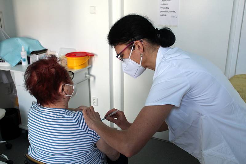 Nápad na očkovací maraton vznikl v očkovacím centru při nemocnici v Městci Králové.