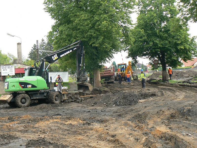 Rušení přejezdu na Koutecké a situace na přilehlé křižovatce