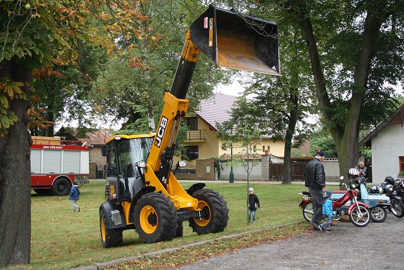 Setkání příznivců obce Straky se těšilo velkému zájmu místních i návštěvníků z okolí.