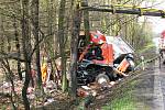 Kamion, který havaroval u Osečka po nedělní půlnoci, vyprošťovali až v piondělí dopoledne