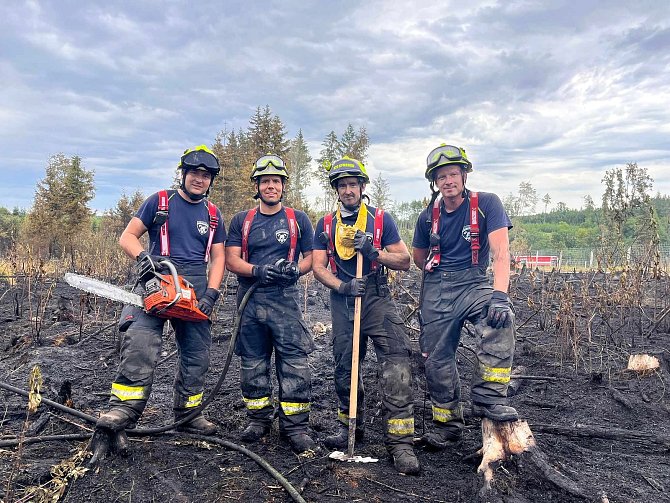 Při likvidování požáru na jihu Čech pomáhali i hasiči z Nymburka.