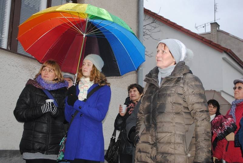 Odhalení pamětní desky Josefu Veverkovi v Jičínské ulici v Nymburce