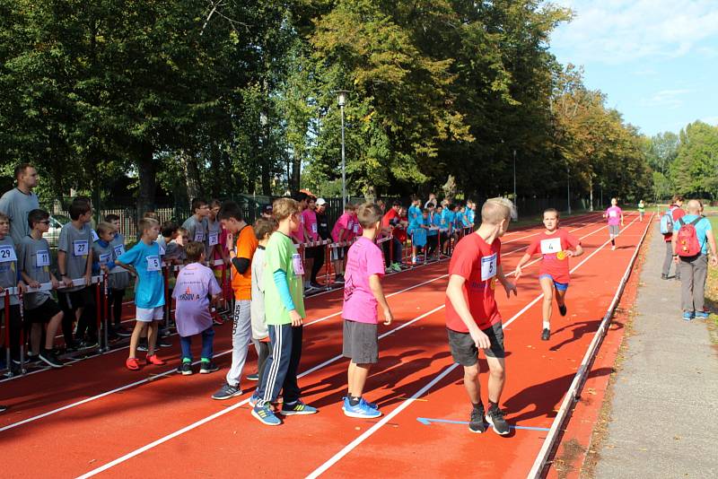 Vítězem se stala štafeta Základní školy TGM, která zvládla maratonskou trať v čase pod dvě hodiny.