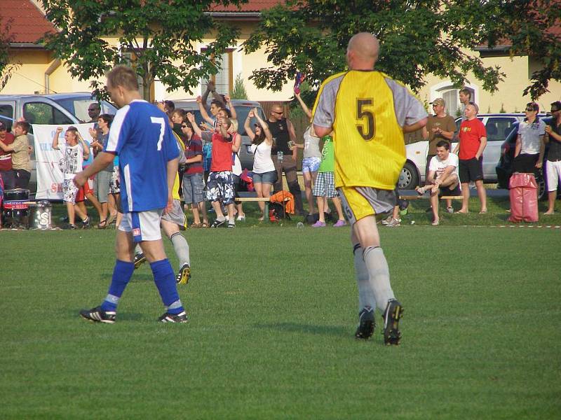 Z fotbalového utkání okresního přeboru Pátek - Městec Králové (0:4)
