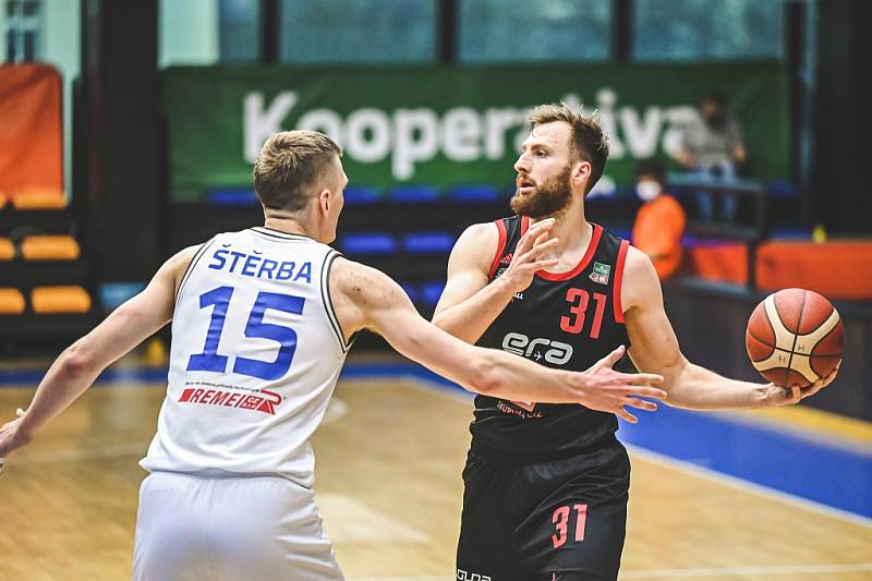 Z basketbalového utkání Kooperativa NBL USK Praha - Nymburk (80:85)