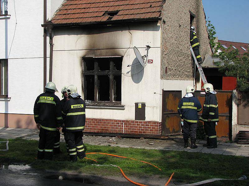 Požár domu v Městci králové nepřežil mladý muž.