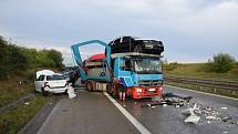 Nehoda dvou kamionů zablokovala u Jesenice Pražský okruh.