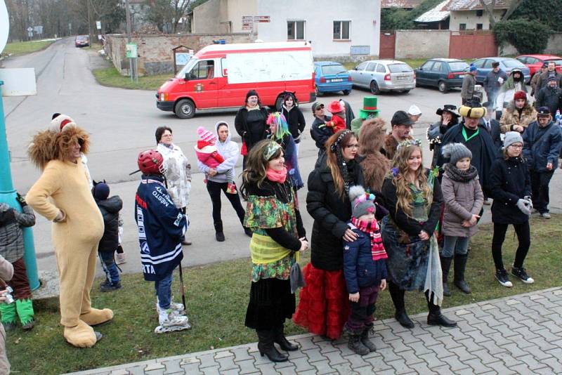 Masopustní průvod prošel Dobšicemi.