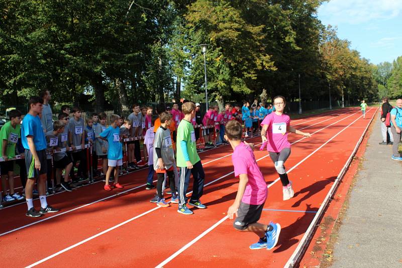 Vítězem se stala štafeta Základní školy TGM, která zvládla maratonskou trať v čase pod dvě hodiny.