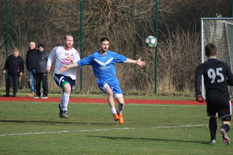 Z přípravného fotbalového utkání Velim - Poříčany (2:1)