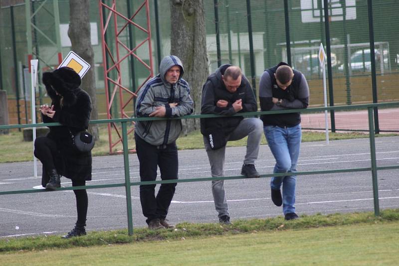 Z divizního fotbalového utkání Polaban Nymburk - Ostrá (1:3)