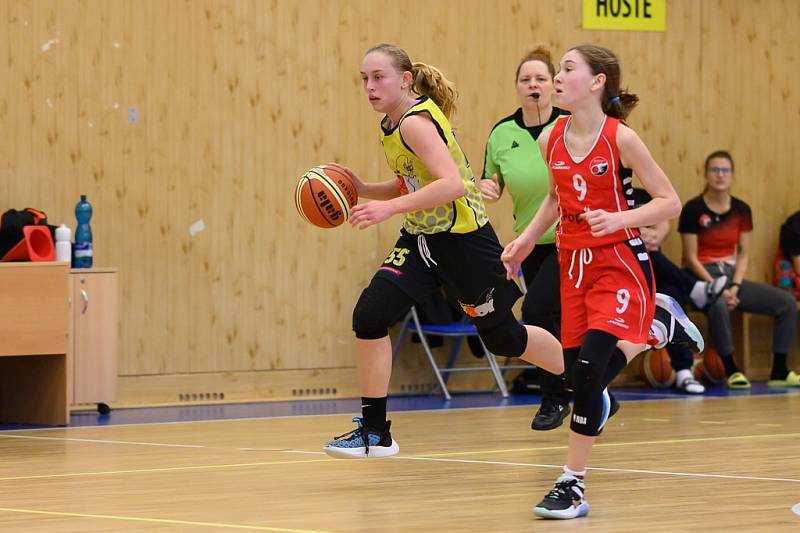 Z basketbalového utkání Středočeského přeboru starších minižákyň U13 Sadská - Mladá Boleslav (119:12)