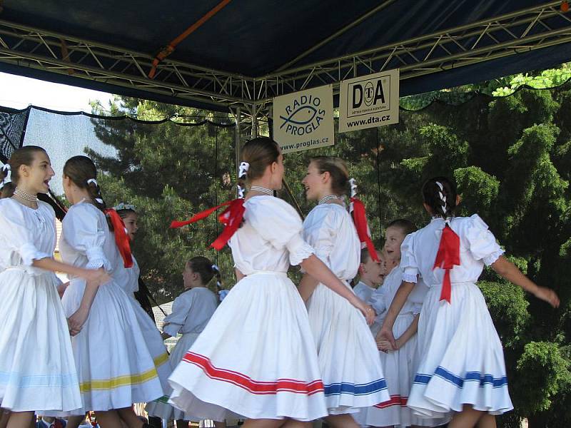 V Nymburce proběhl již 14. ročník na Nymbursku jediného folklorního festivalu svého druhu Polabská Vonička.