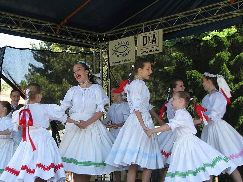 V Nymburce proběhl již 14. ročník na Nymbursku jediného folklorního festivalu svého druhu Polabská Vonička.