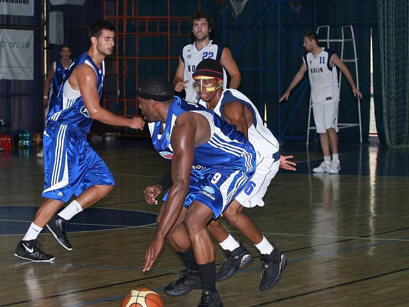 Z basketbalového utkání Kolín - Poděbrady 100:88.