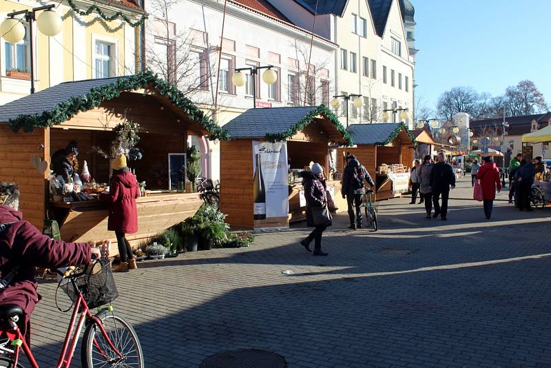 Zimní farmářské trhy. Tak problém se zákazem Vánočních trhů vyřešilo vedení poděbradské radnice.