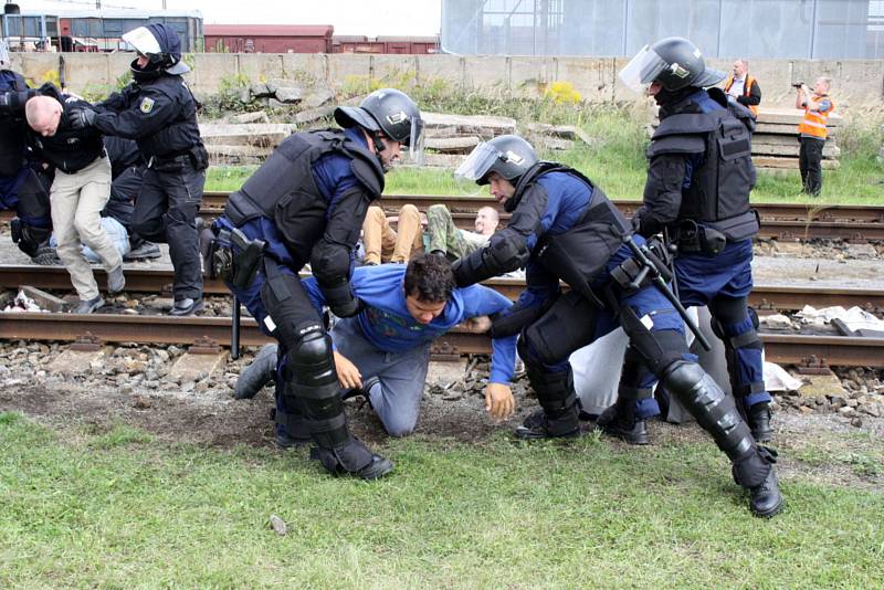 Mezinárodní policejní cvičení Railex 2017 se konalo uplynulé dva dny v nymburském železničním depu.