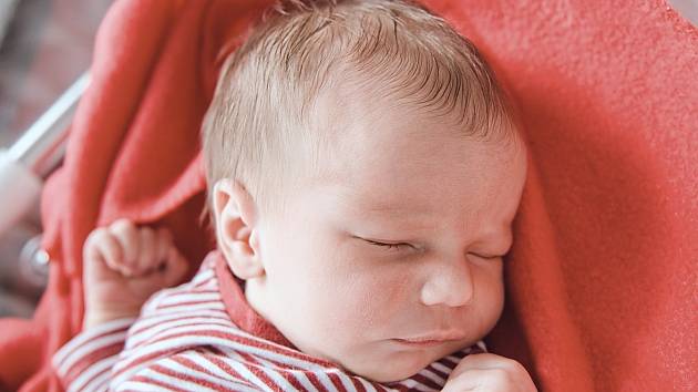 Ondřej Šimon se narodil v nymburské porodnici 23. května 2022 v 22:53 hodin s váhou 2960 g a mírou 47 cm. Do Milovic si prvorozeného chlapečka odvezla maminka Veronika a tatínek Martin.