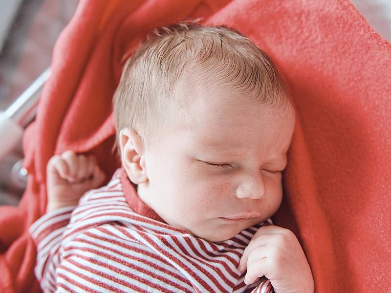 Ondřej Šimon se narodil v nymburské porodnici 23. května 2022 v 22:53 hodin s váhou 2960 g a mírou 47 cm. Do Milovic si prvorozeného chlapečka odvezla maminka Veronika a tatínek Martin.