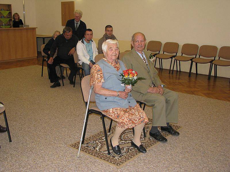 Manželé Kopečtí oslavili v Kounicích kamennou svatbu