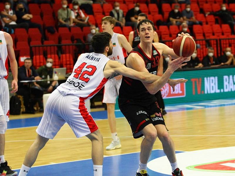 Z basketbalového utkání play off Kooperativa NBL Nymburk - Brno (99:74)