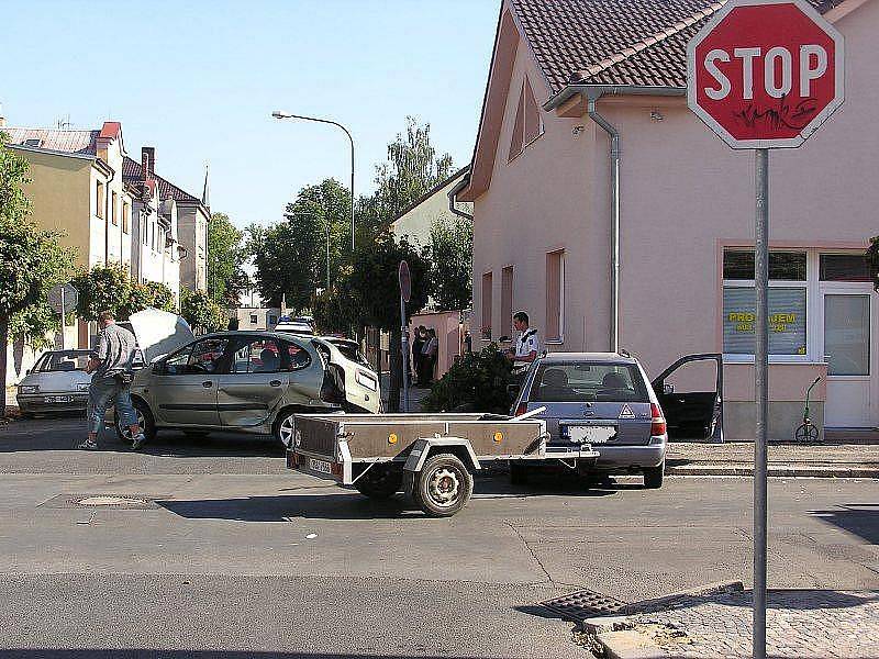 Už několikátá letošní nehoda se stala na téže křižovatce v Nymburce