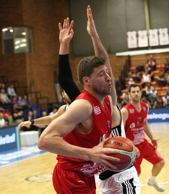 Basketbalisté Nymburka porazili v posledním domácím zápase Ligy mistrů španělskou  Fuenlabradu.