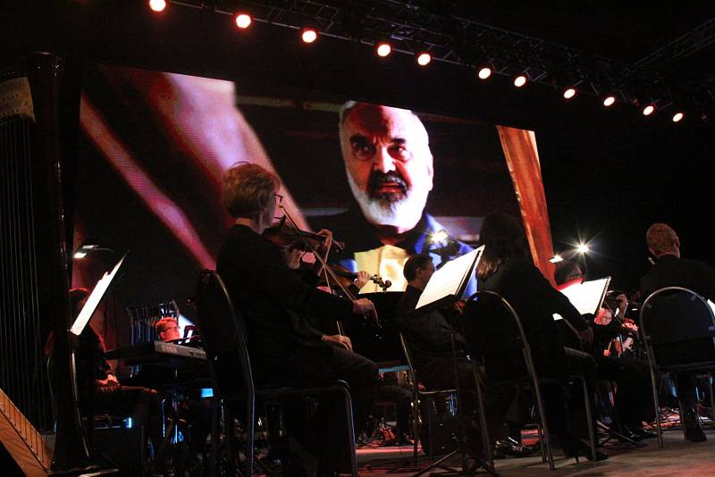 Páteční večer na hlavní scéně u jezera patřil filmovým melodiím Ondřeje Soukupa.