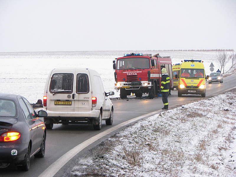 Za nehodu u Jiřic může asi namrzlá vozovka